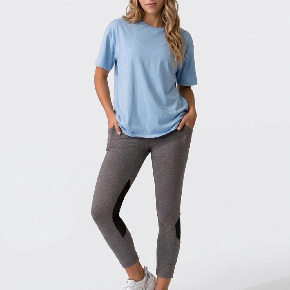 Lululemon Heathered Grey Crop Leggings Black Mesh Panels Zip Pocket Size 4